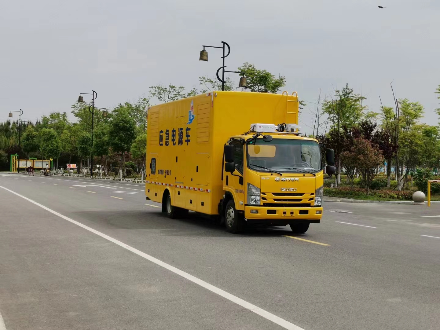 五十鈴3.8m軸距電源車(chē)120KW