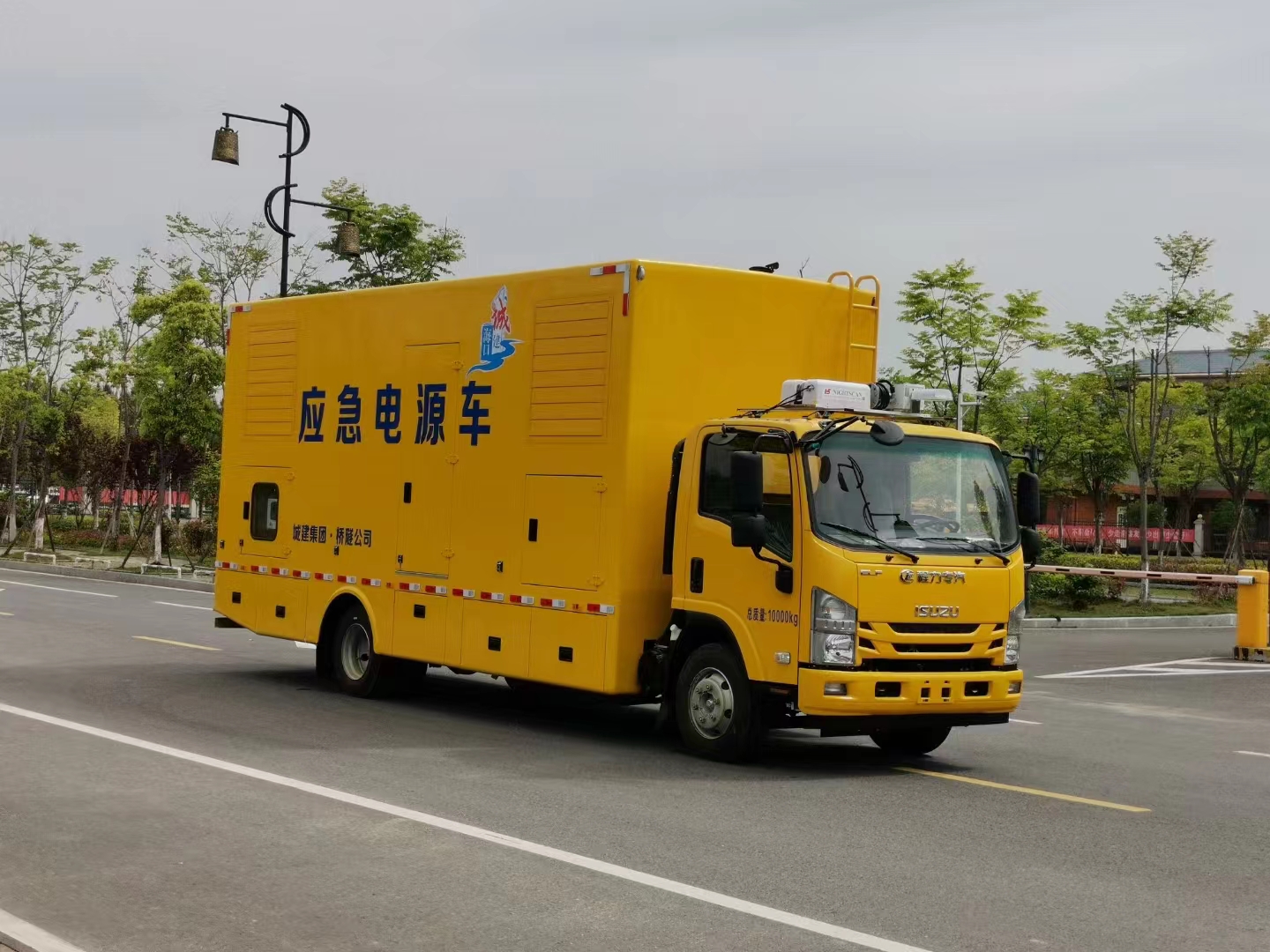 五十鈴3.8m軸距電源車(chē)120KW